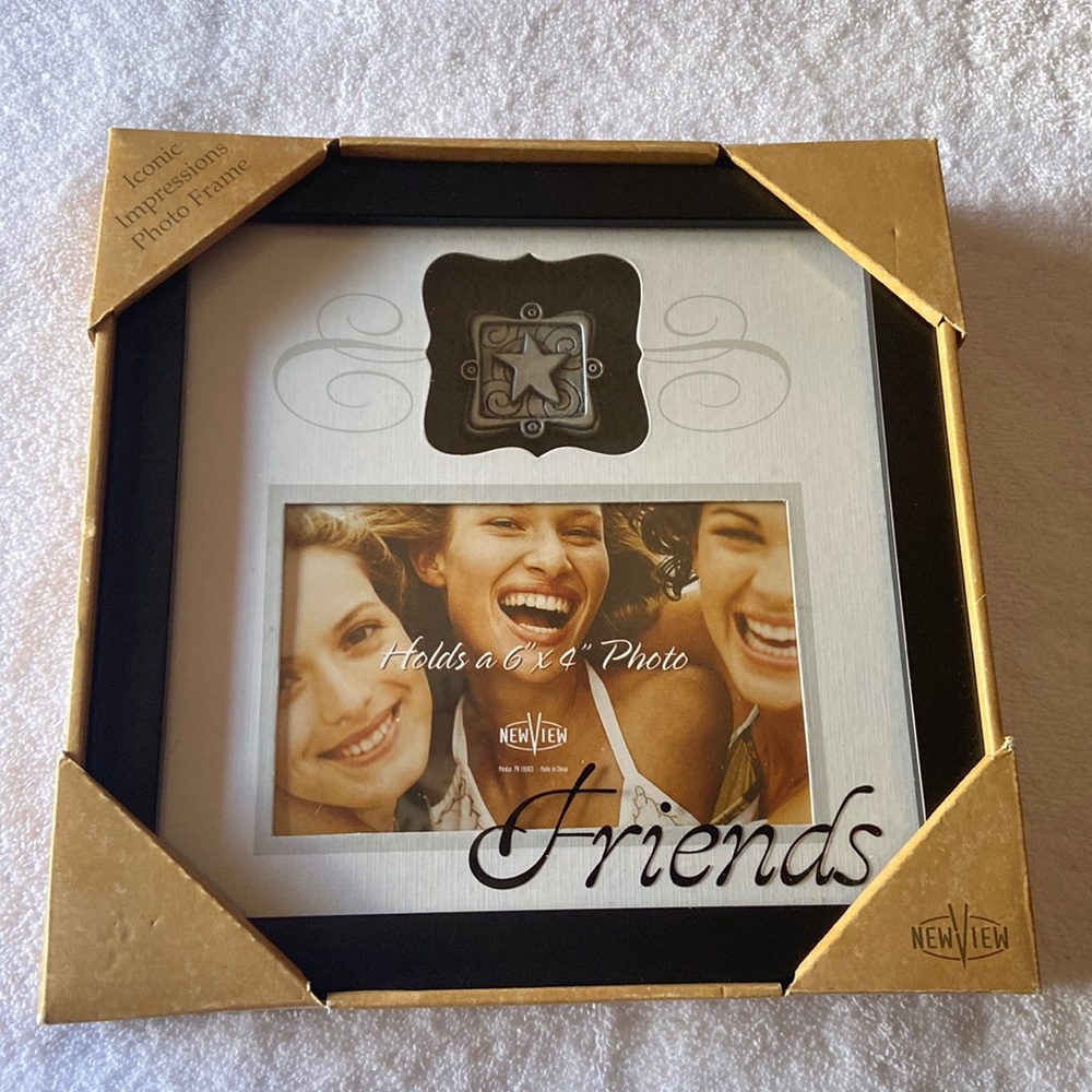 New View Iconic Impressions Photo Frame “Friends”